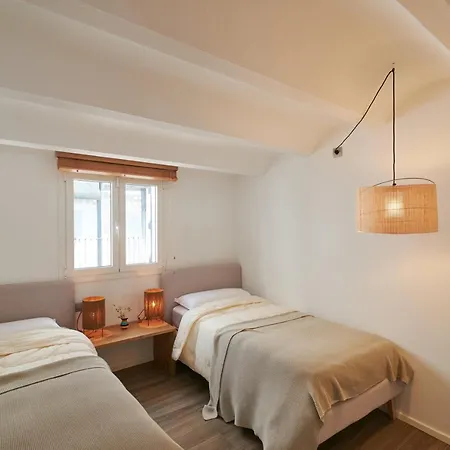 Beachfront Penthouse With Sea Views In Apartment *