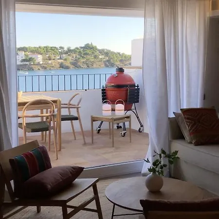 Beachfront Penthouse With Sea Views In Lejlighed