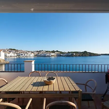 Апартаменты Beachfront Penthouse With Sea Views In Кадакес