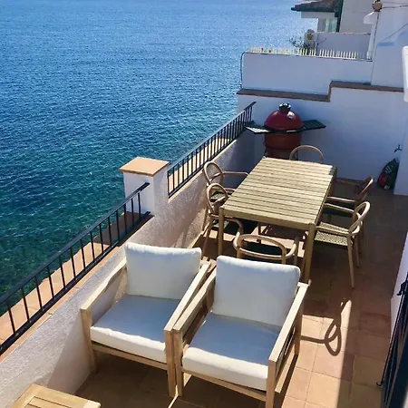Beachfront Penthouse With Sea Views In Apartamento Cadaqués